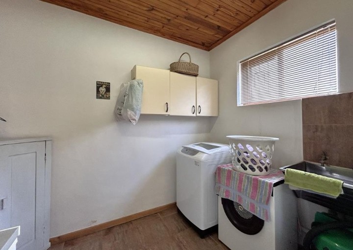 4 Bedroom Property for Sale in Wavecrest Eastern Cape